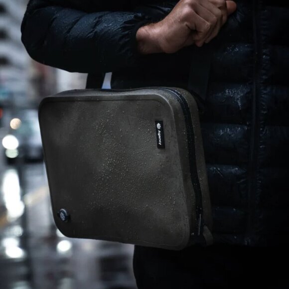 Agency Guide Waterproof Airtight Lightweight Work Travel Shoulder Laptop Bag - Picture 3 of 7